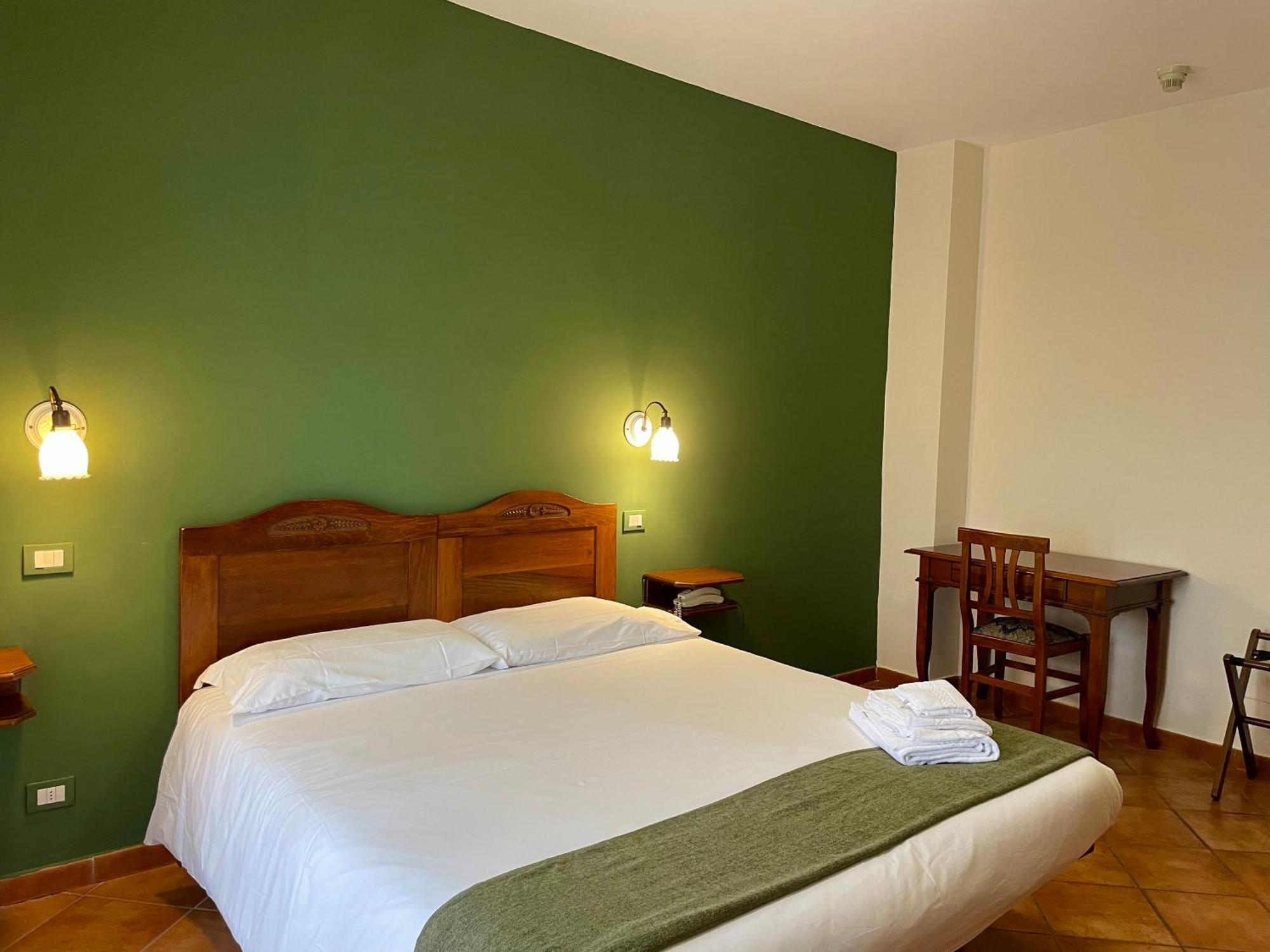 Mingone Hotel Ristorante Isola di Liri Екстер'єр фото