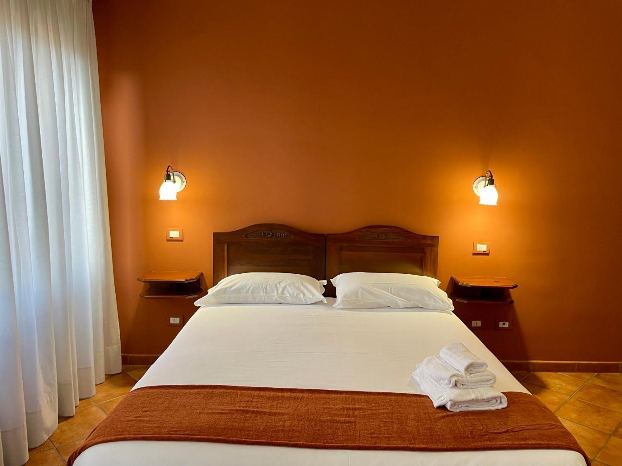 Mingone Hotel Ristorante Isola di Liri Екстер'єр фото